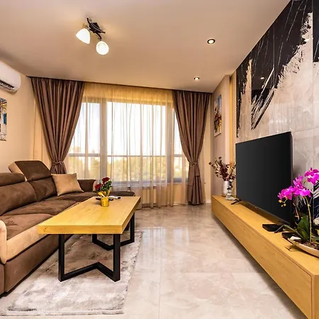 West Haven ~ 1bds In Centre Apartment *